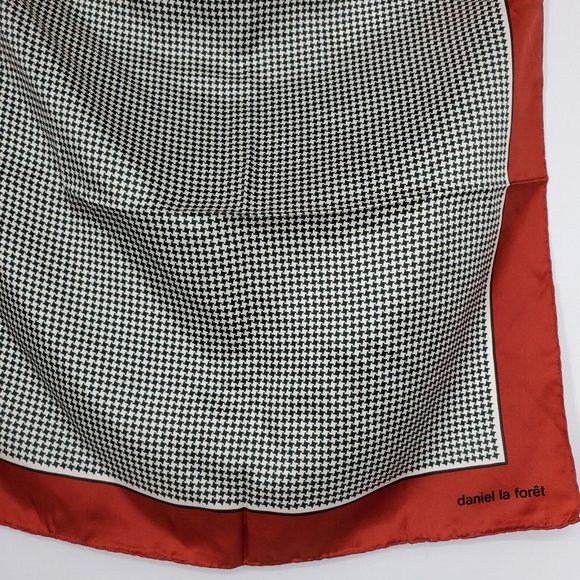 Vintage Silk Scarf Neckerchief Hunter Green Red Houndstooth Hand Rolled 19" - Picture 7 of 7